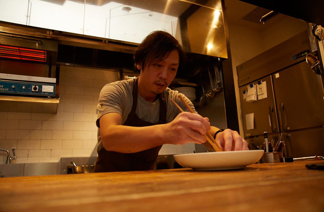 料理を突き詰めていきたいという姿勢が会話のなかからヒシヒシと伝わってくる。松城さんは、職人的な料理人といえるだろう。